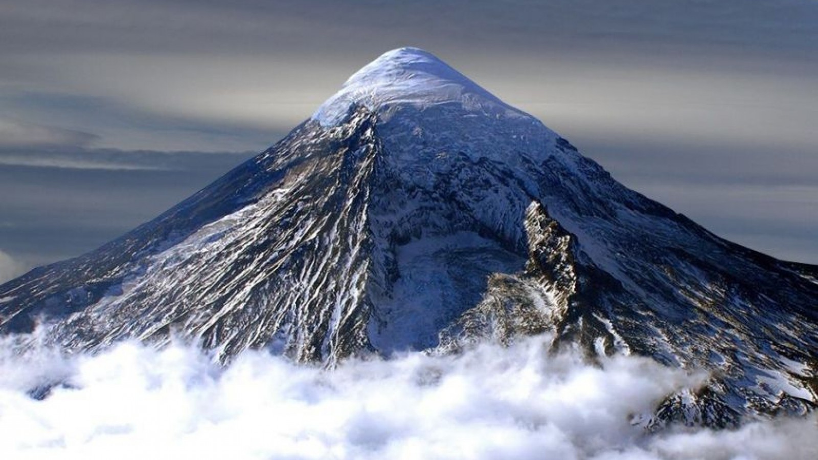 Un fallecido y un herido grave en el volcán Lanín